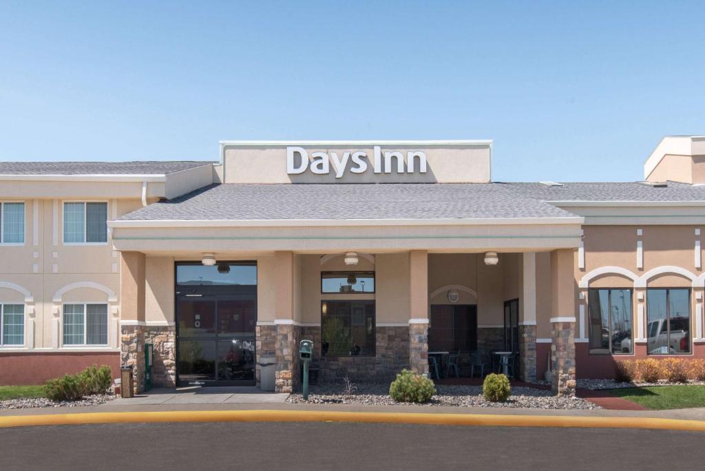 Days Inn by Wyndham Minot Main image 1